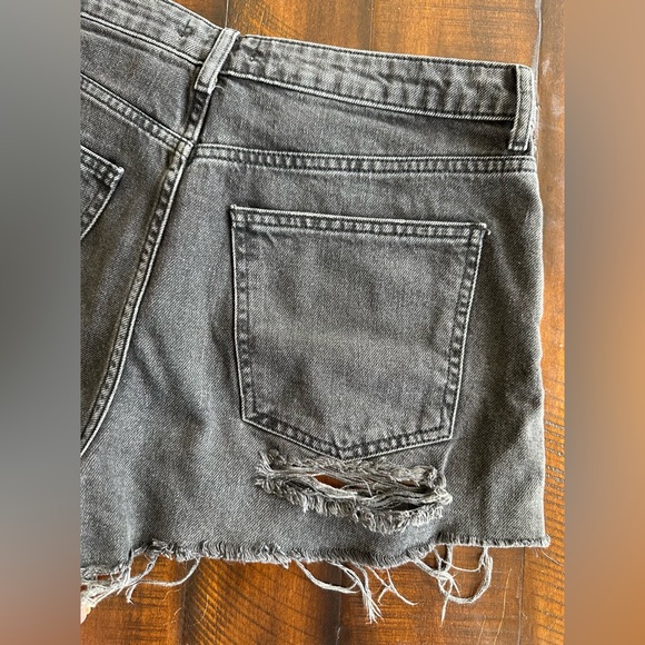 Black Distressed High Waisted Jeans Denim Shorts Forever 21 Size 30 - Picture 7 of 11